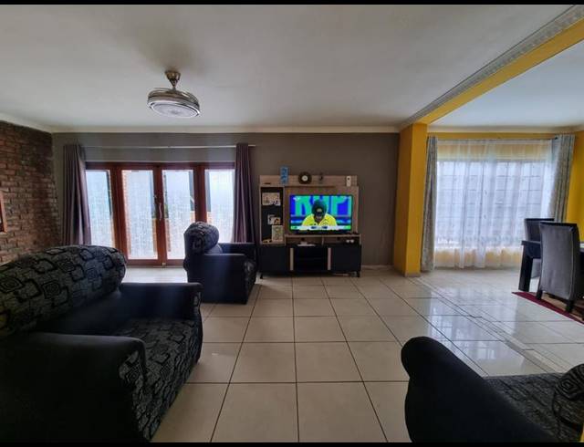 4 BEDROOM HOUSE FOR SALE IN NEWLANDS
